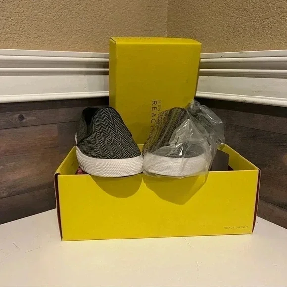 Kenneth Cole Reaction Salt-N-Pepper Grey Chevron Herringbone Slip Ons NWT 7.5 - Picture 2 of 6